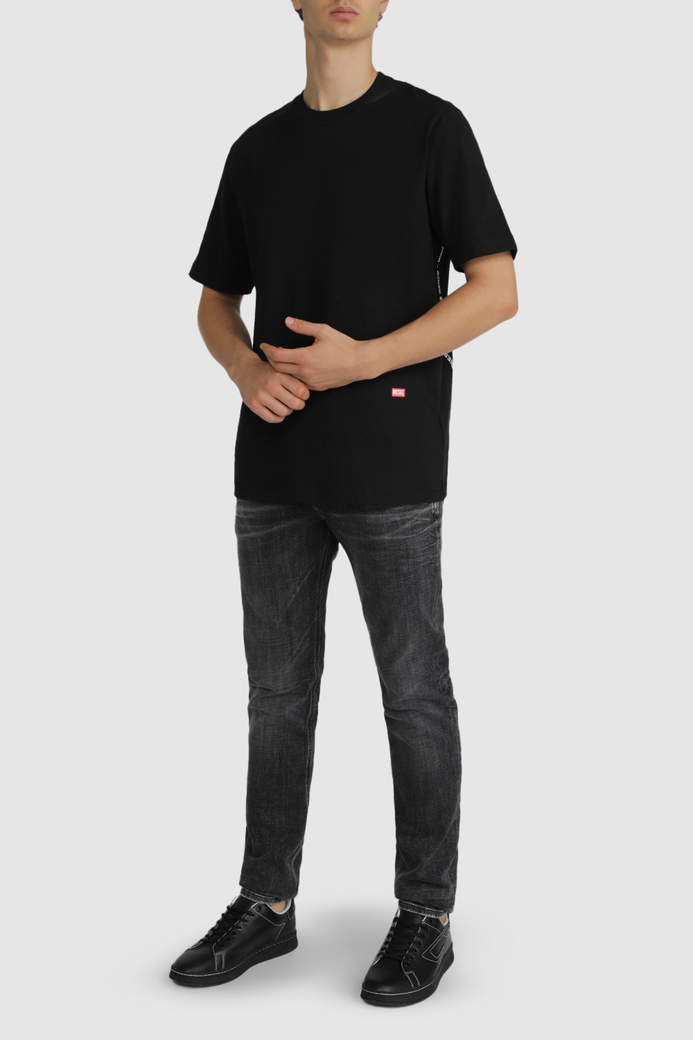 חולצת טי עם הדפס אחורי